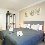 Immostay- Neustadt Apartments, Tv & Wifi Апартаменти