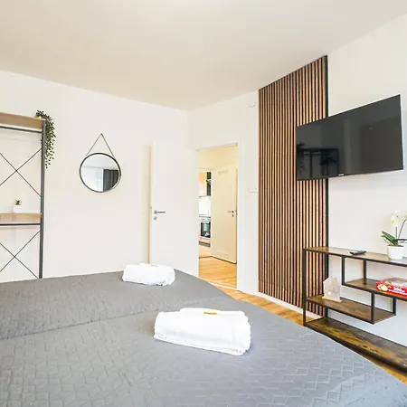 Immostay- Neustadt Apartments, Tv & Wifi Brema